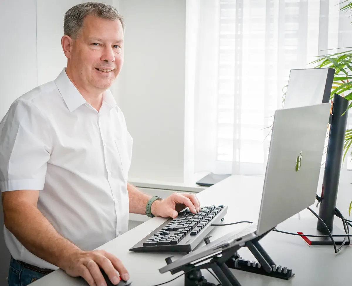 Andreas Preininger am Arbeitsplatz